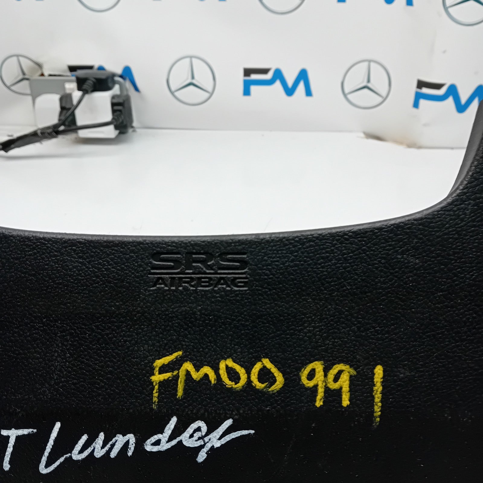 MITSUBISHI OUTLANDER MK3 KNEE AIR SRS BAG RIGHT DRIVER SIDE 7030A-31753 FM00991