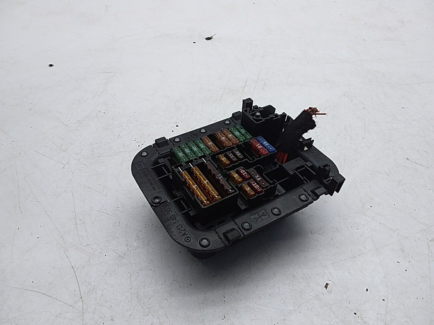 MERCEDES BENZ E-CLASS W213 2016 ONWARDS FUSE RELAY BOX A2135403038 FMF124