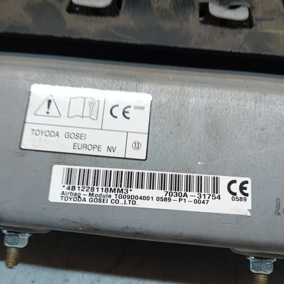 MITSUBISHI OUTLANDER MK3 KNEE AIR SRS BAG RIGHT DRIVER SIDE 7030A-31754 FM00987