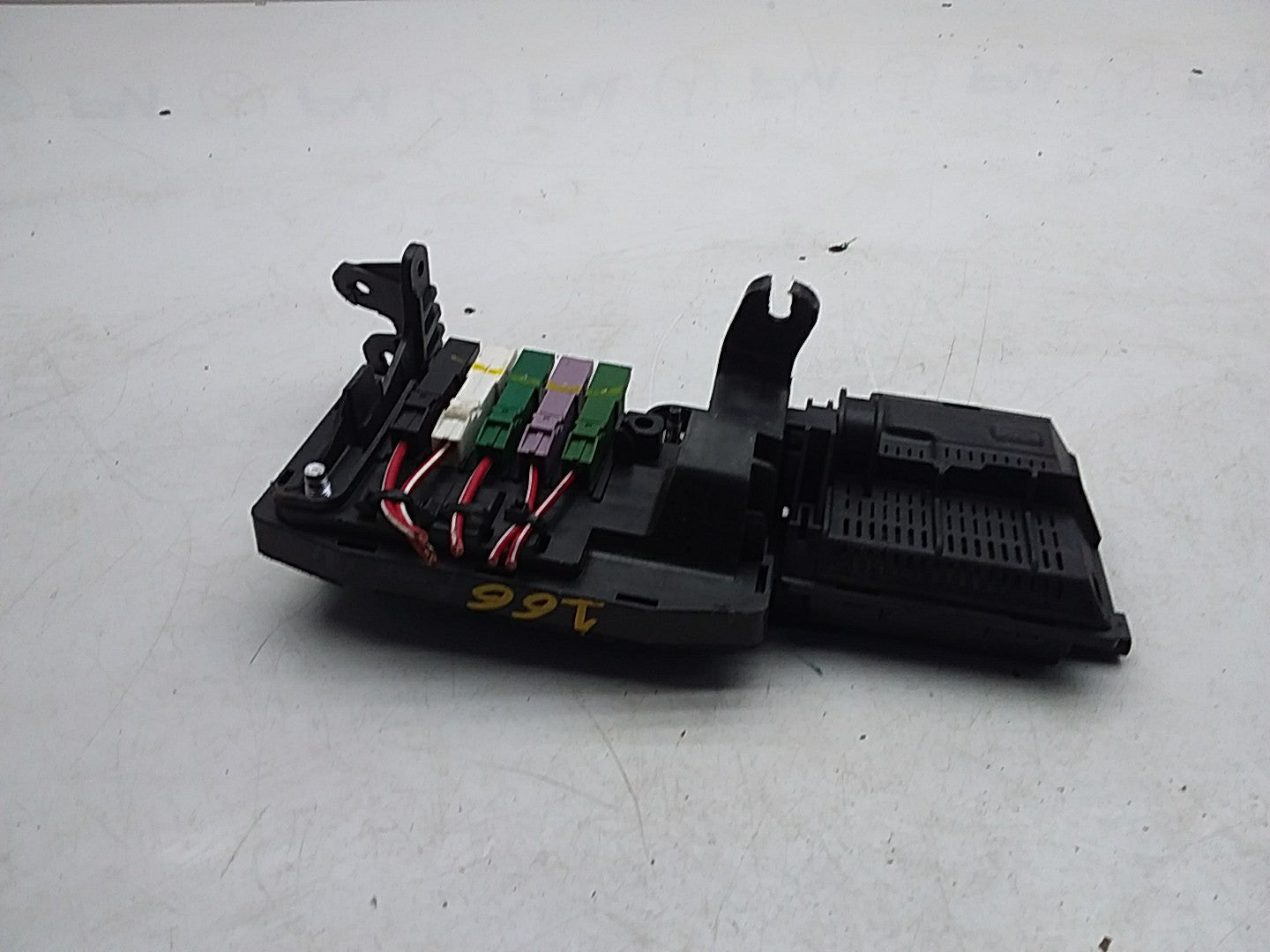 MERCEDES BENZ M-CLASS W166  FUSE RELAY BOX  A1669067701  FMF131