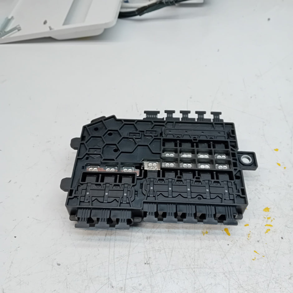 Mercedes C-Class W205 Front Inboard Fuxebox Module Unit A2055402750 FM00815