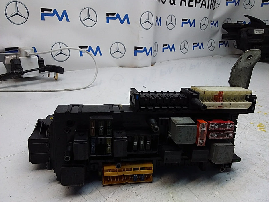 Mercedes C-CLASS W204 Fuse Box RELAY  A2045451869 FMF106