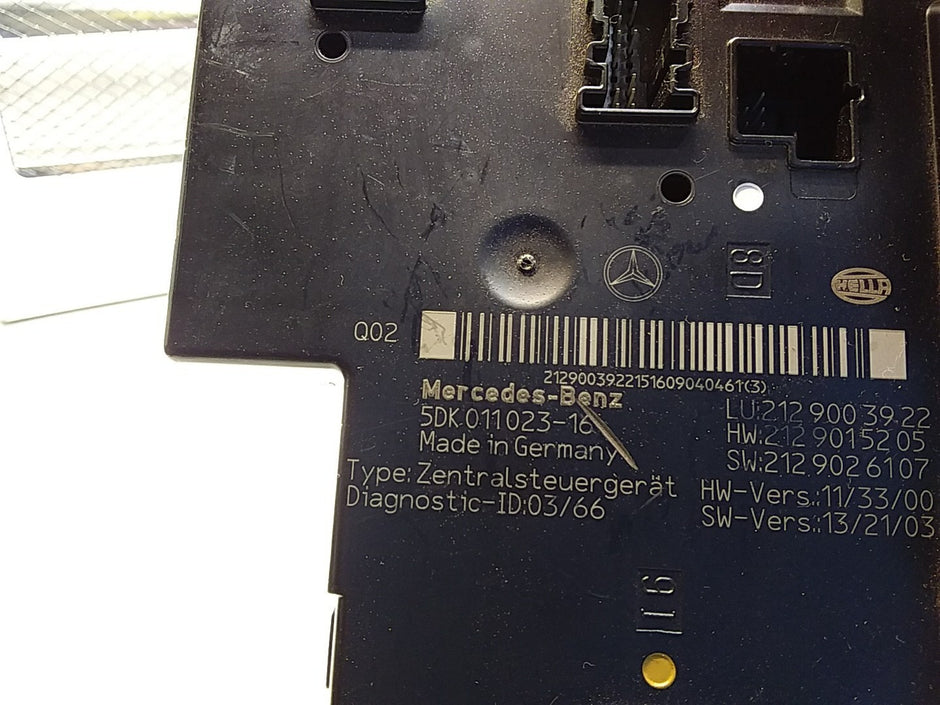Mercedes E-CLASS W212 FUSE BOX RELAY  A2129003922 FMF109