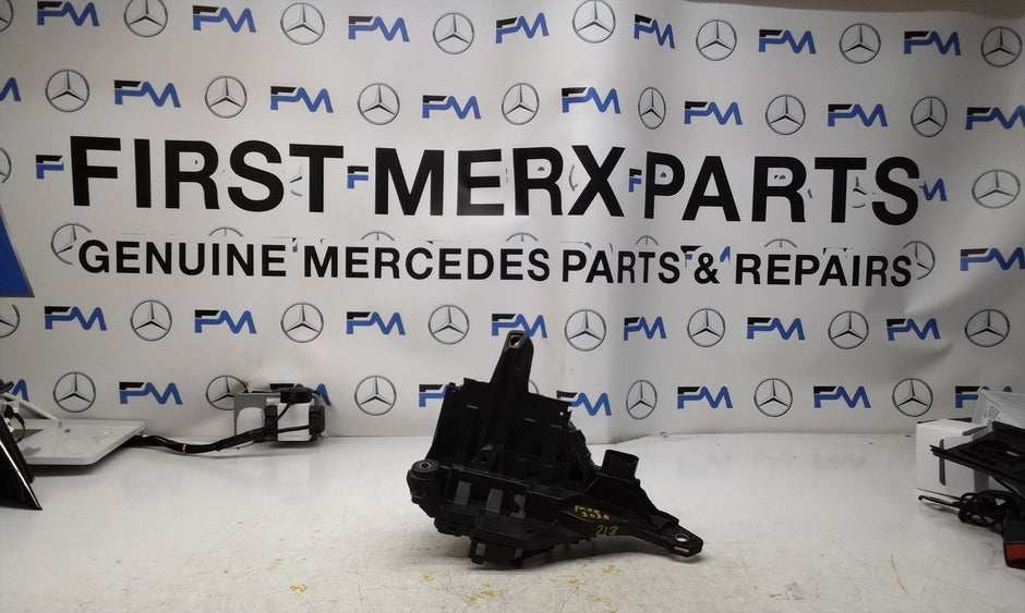 Mercedes C-CLASS W205 Fuse Relay Junction Box A2135400750 FM001038