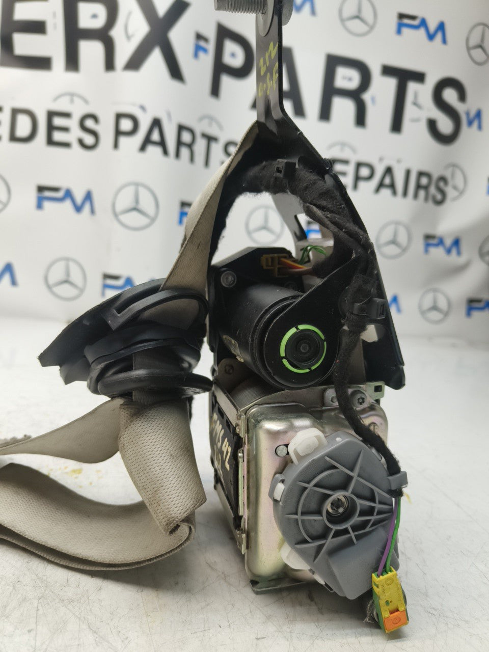 MERCEDES BENZ E-CLASS W212 DRIVER SIDE FRONT SEAT BELT A2128600886 OSF FMS42
