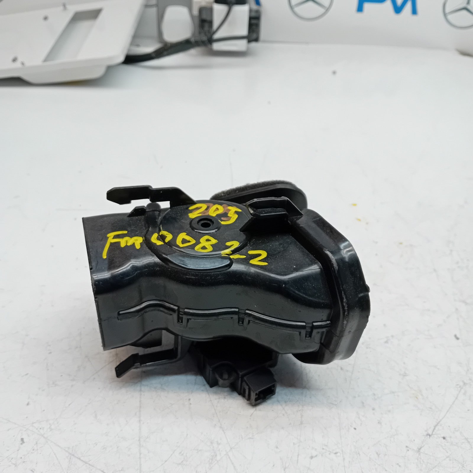 Mercedes C-CLASS W205 AIR BLOWER FLAP ACTUATOR A2058300100 FM00822