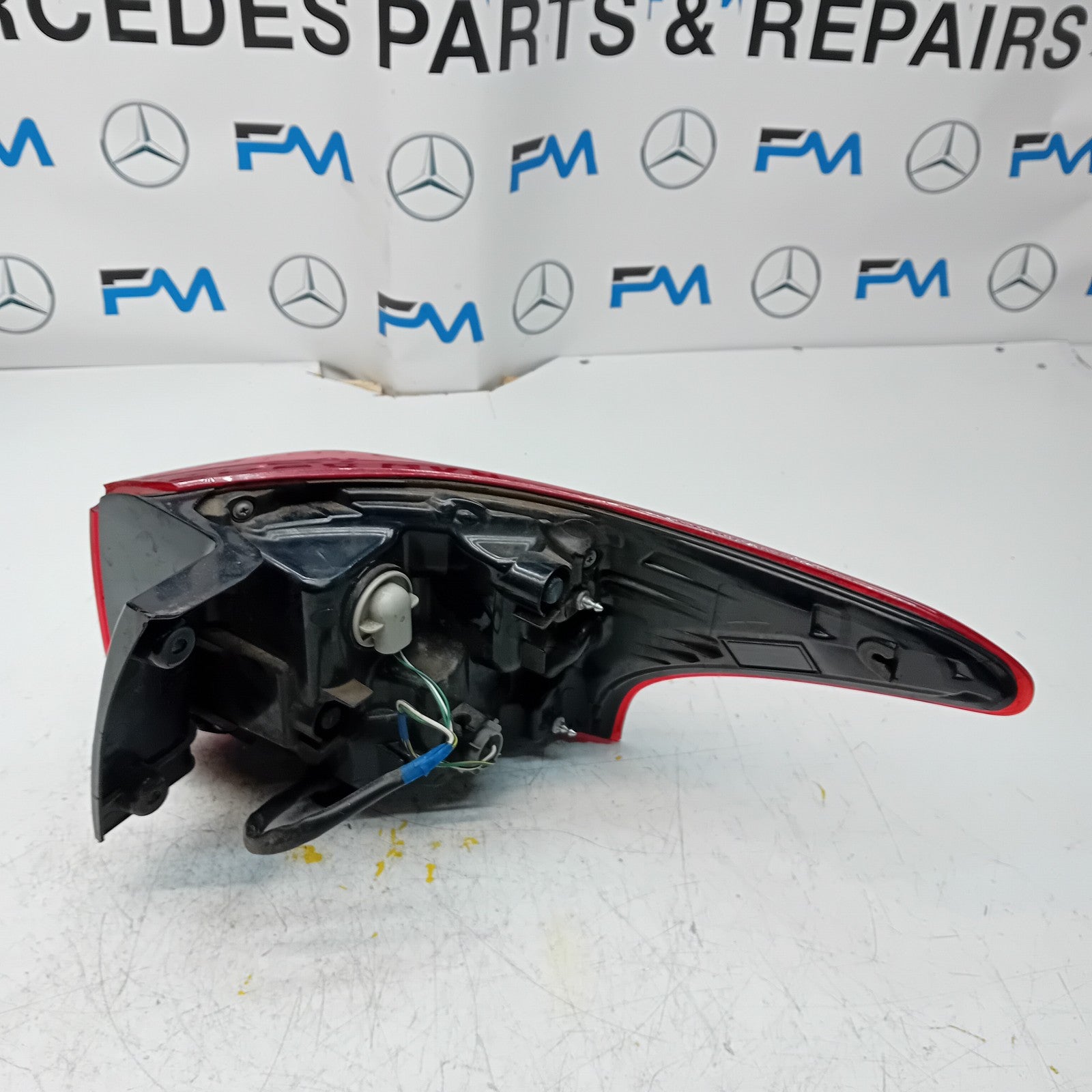 MITSUBISHI OUTLANDER MK3 2015-19 PASSENGER SIDE NS OUTER REAR TAIL LIGHT FMT138