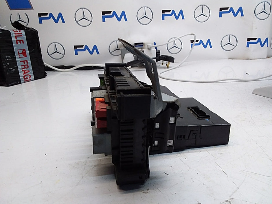 MERCEDES BENZ E-CLASS W212 FUSE BOX RELAY A2129003822 FMF108