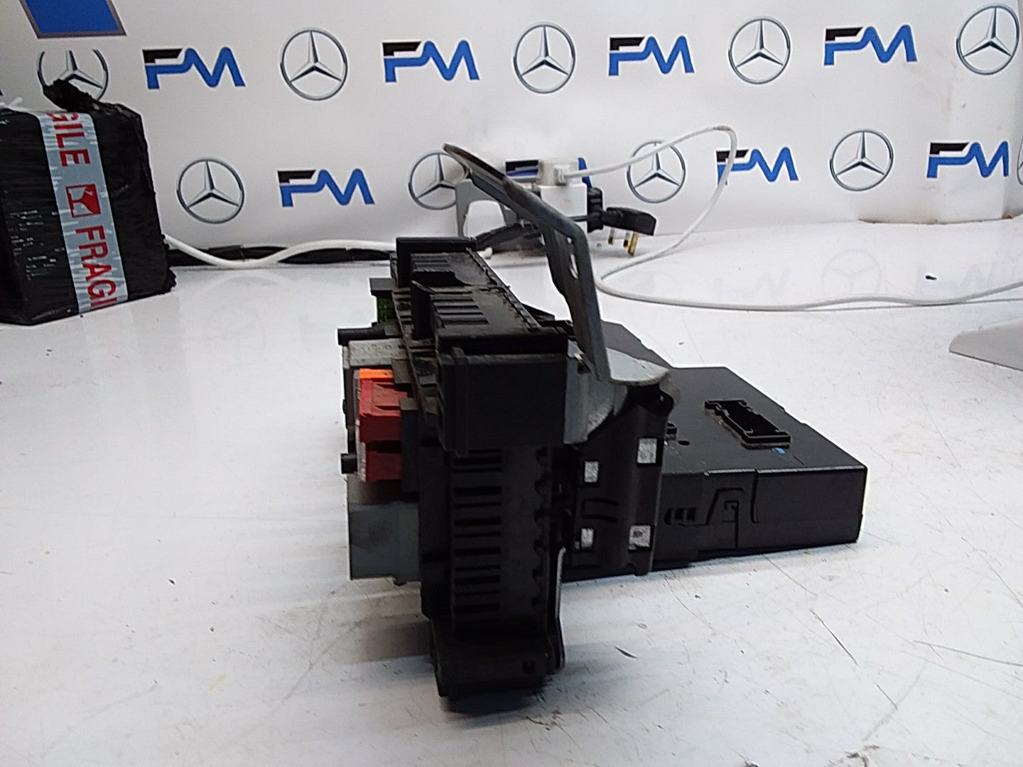 MERCEDES BENZ E-CLASS W212 FUSE BOX RELAY A2129003822 FMF108