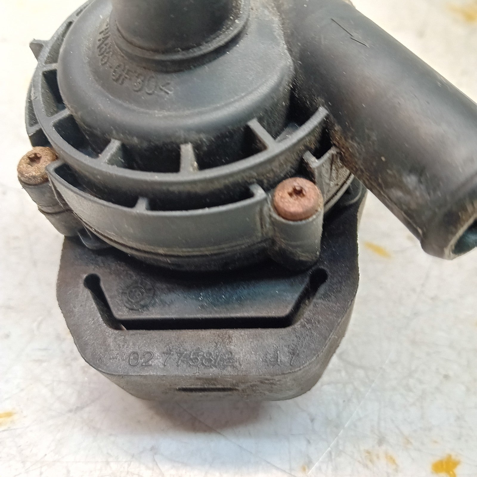Mercedes C E-CLASS W211 ELECTRIC COOLANT WATER PUMP A2118350028 FM001090