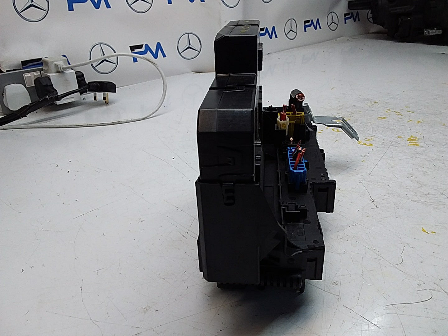 Mercedes C-CLASS W204 Fuse  Box RELAY A2049060205  FMF100
