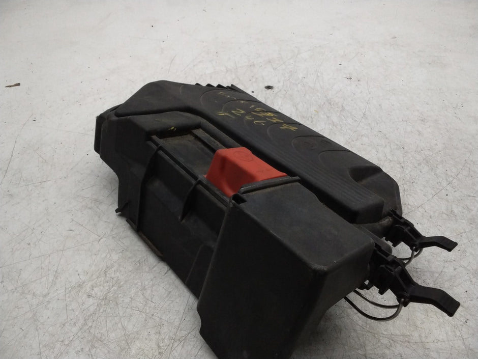 MERCEDES BENZ  B-CLASS  W246 FUSE RELAY JUNCTION BOX LID A2465400182  FMF155