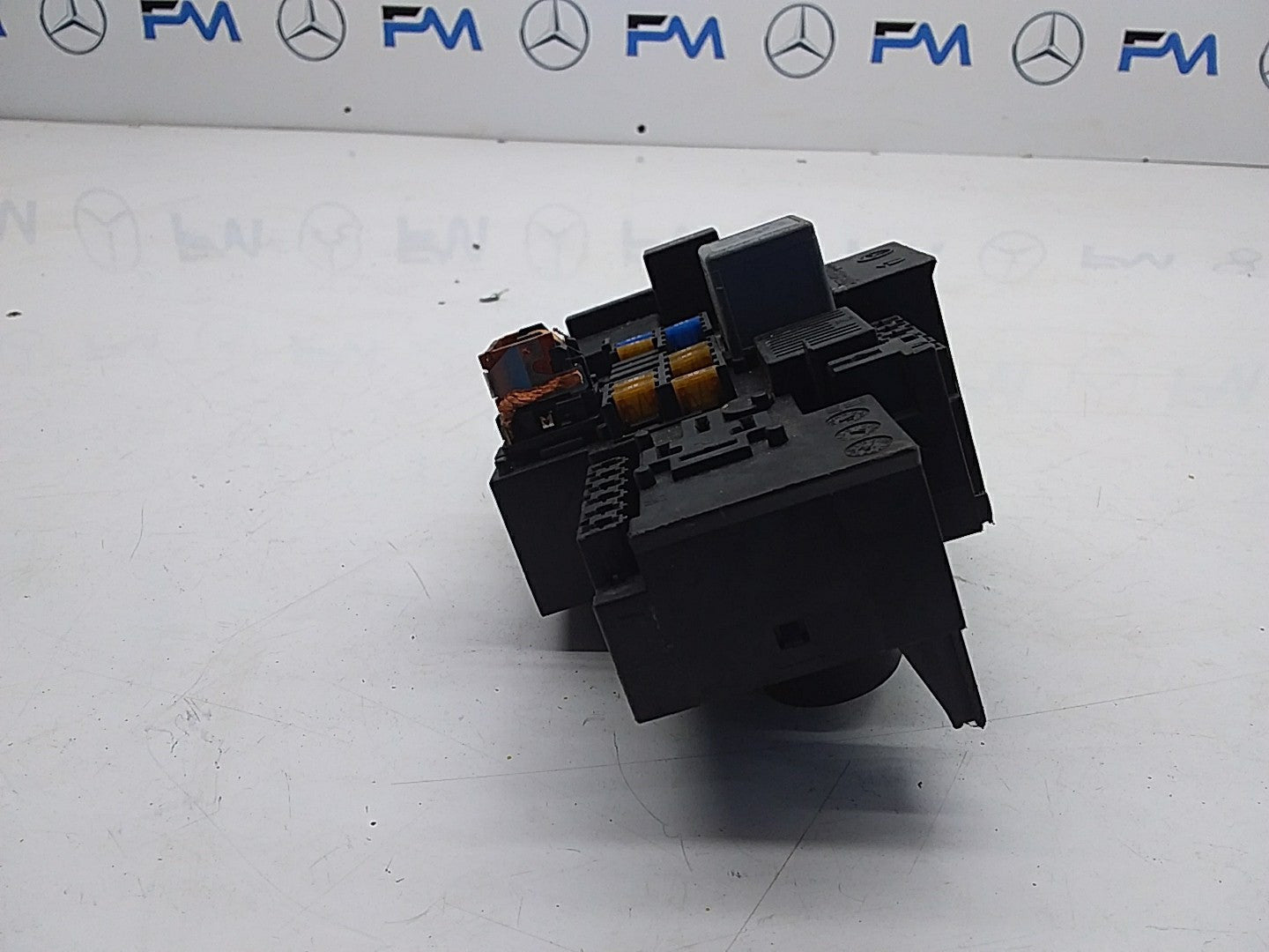 MERCEDES BENZ S-CLASS W222 FUSE BOX  A2229063701 FMF64