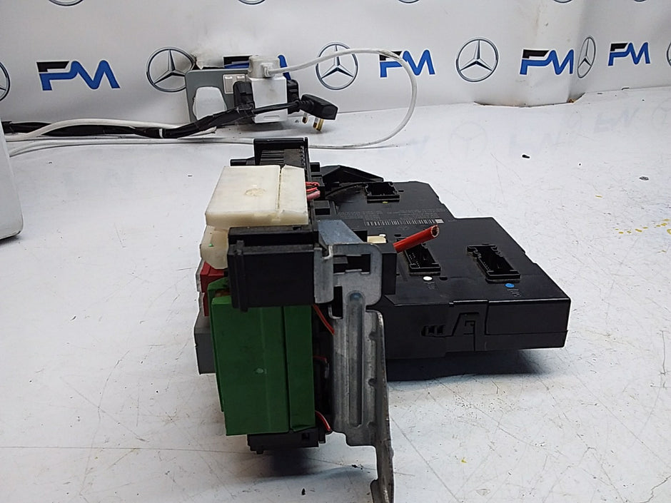 Mercedes E-CLASS W212 FUSE BOX RELAY  A2129000023 FMF110