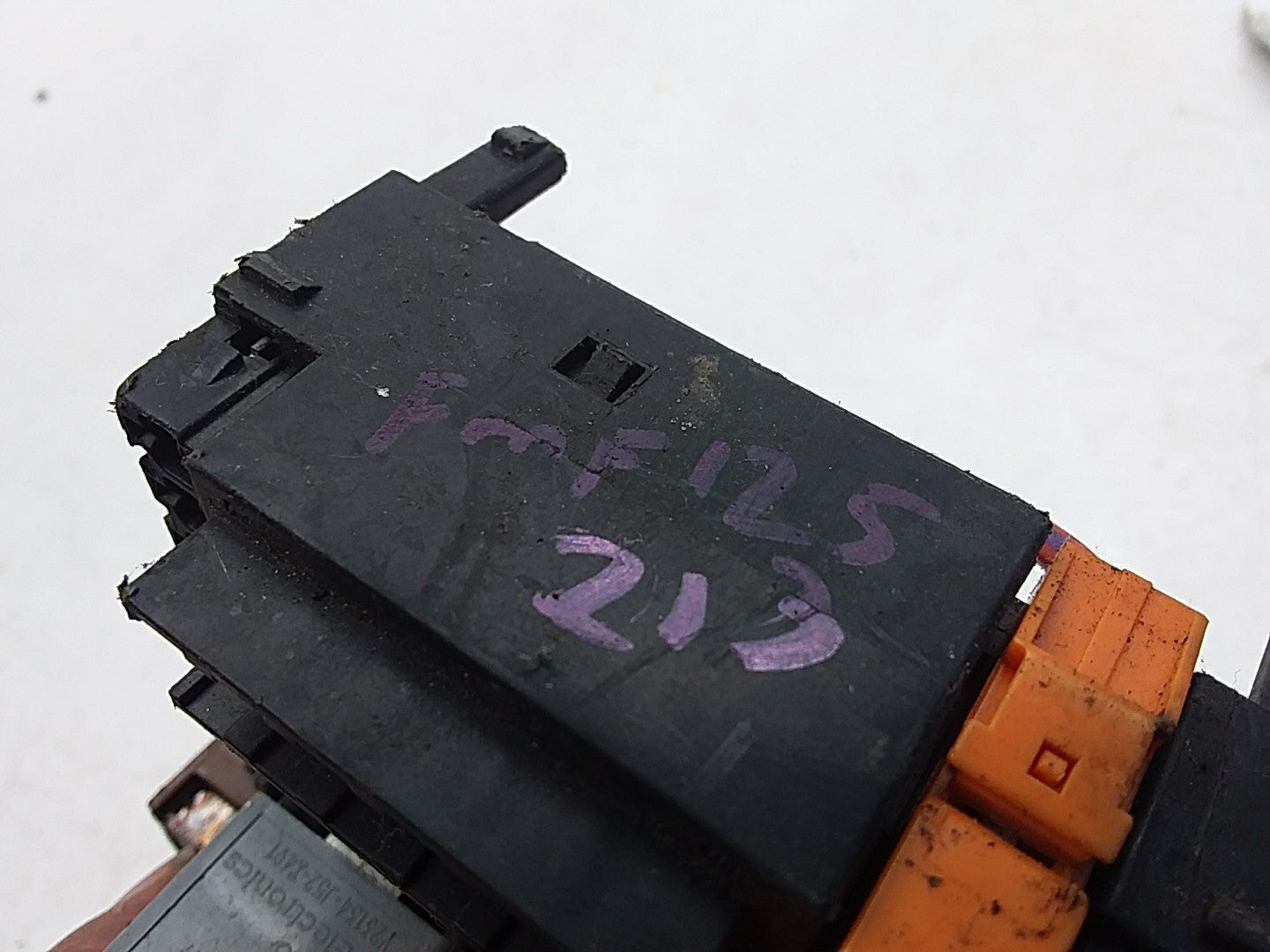 MERCEDES BENZ E-CLASS W213 2016 ONWARDS FUSE RELAY BOX A2139068801 FMF125