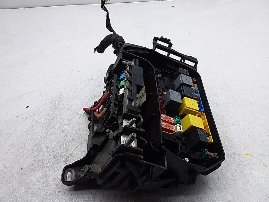 Mercedes B-CLASS  W246 Fuse Relay Junction Box  FMF147 A2469980601