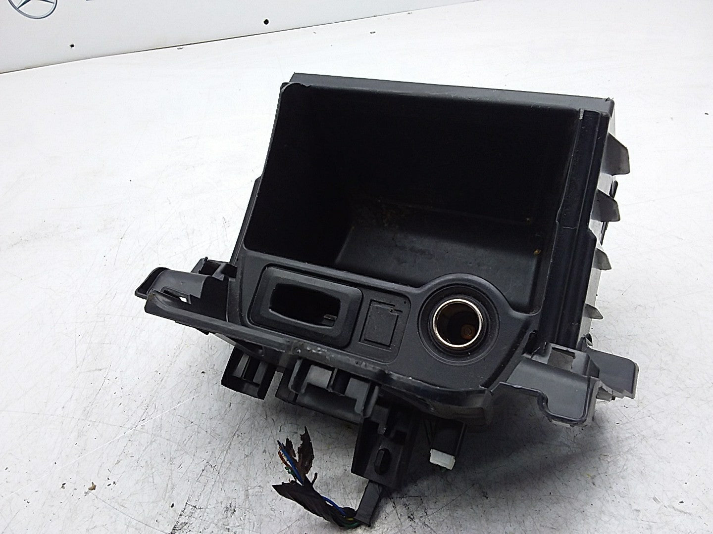 MITSUBISHI OUTLANDER CENTRE DASH STORAGE 8637B421 FMK28