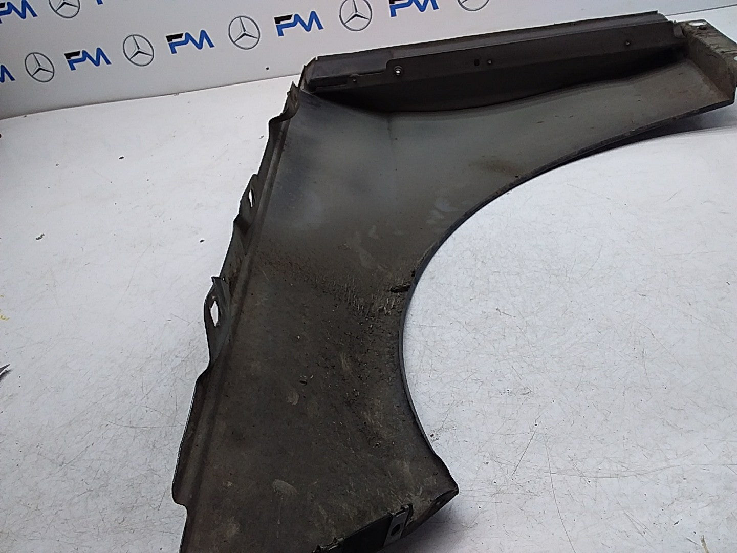 MERCEDES  E-CLASS W212 OS RIGHT DRIVER SIDE WINGS FMW23 (DAMAGED)