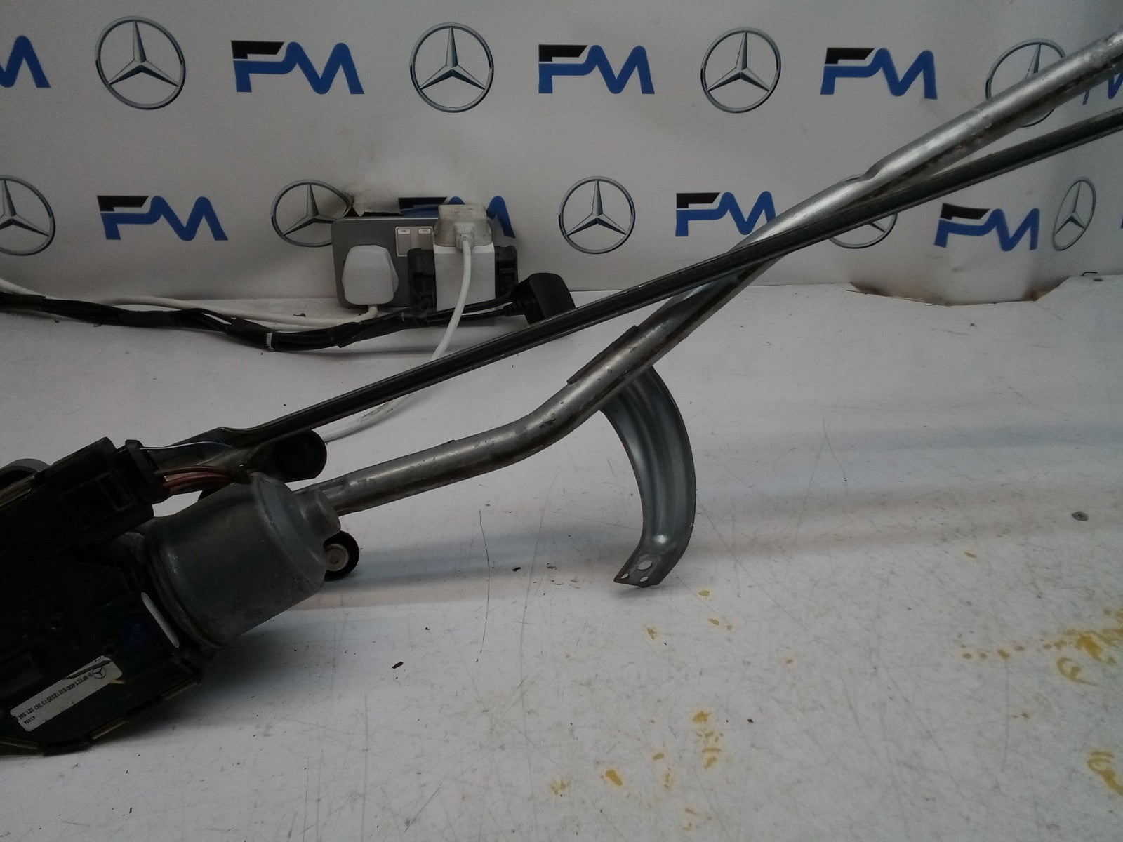 MERCEDES-BENZ C CLASS W205 FRONT WIPER MOTOR WITH LINKAGE A2059600940 FM00218