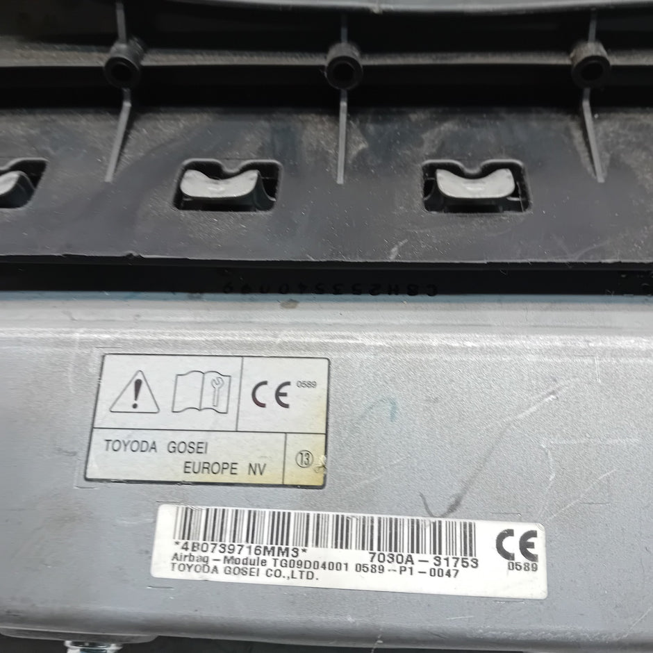 MITSUBISHI OUTLANDER MK3 KNEE AIR SRS BAG RIGHT DRIVER SIDE 7030A-31753 FM00991