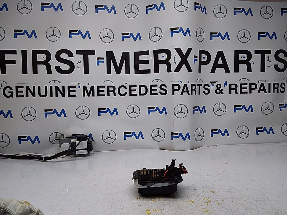 MERCEDES BENZ E-CLASS W213 FUSE  BOX 2016 ONWARDS A2135403038 FMF119(DAMAGED)