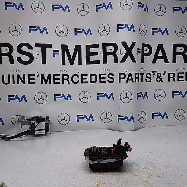 MERCEDES BENZ E-CLASS W213 FUSE  BOX 2016 ONWARDS A2135403038 FMF119(DAMAGED)