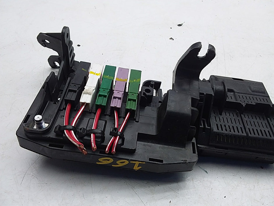MERCEDES BENZ M-CLASS W166  FUSE RELAY BOX  A1669067701  FMF131