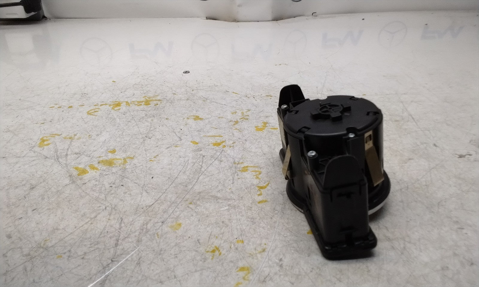 MERCEDES C-CLASS W204 HEADLIGHT CONTROL SWITCH 2014 A2049053103 FM001025