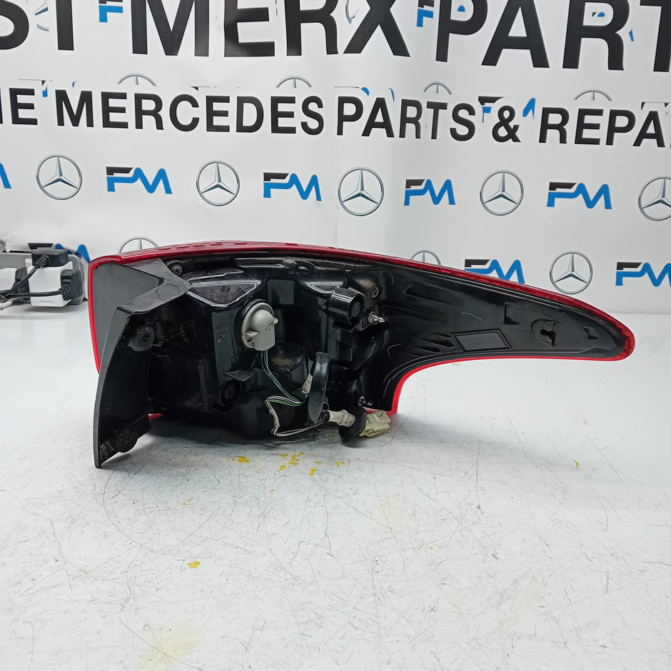 MITSUBISHI OUTLANDER MK3 2015-19 PASSENGER SIDE NS OUTER REAR TAIL LIGHT FMT141