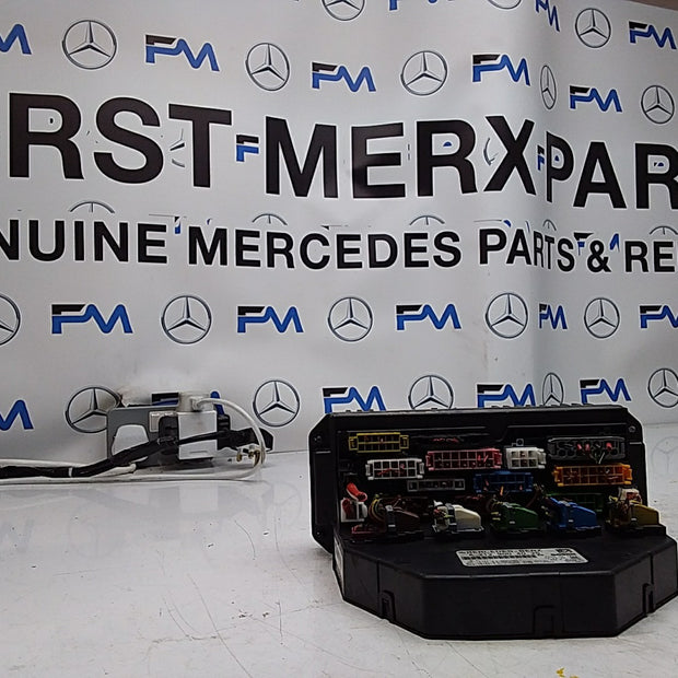Mercedes E-CLASS W212 Fuse  Box RELAY A2129004025 FMF90