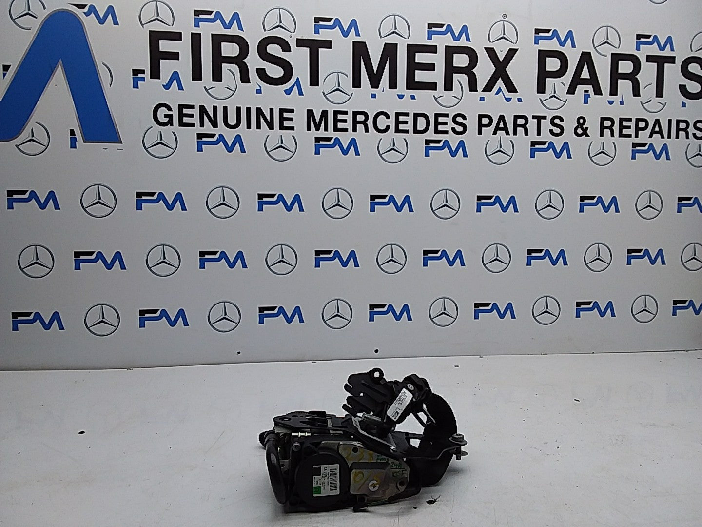 MERCEDES E-CLASS W238 SEAT BELT FRONT RIGHT DRIVER SIDE A2388602900 FMS248 OSF