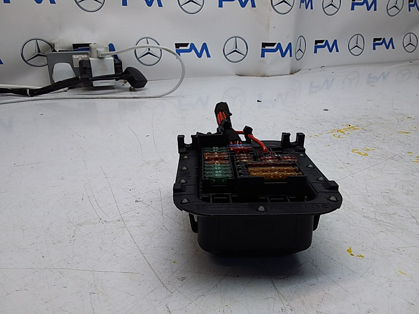 MERCEDES BENZ E-CLASS W213 2016 ONWARDS  FUSE RELAY BOX A2135403038 FMF116
