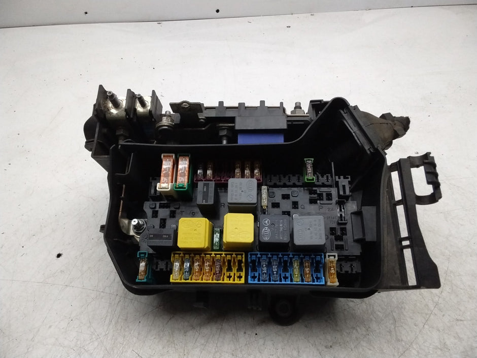 MERCEDES BENZ B-CLASS FUSE RELAY  BOX A2469980601  FMF172