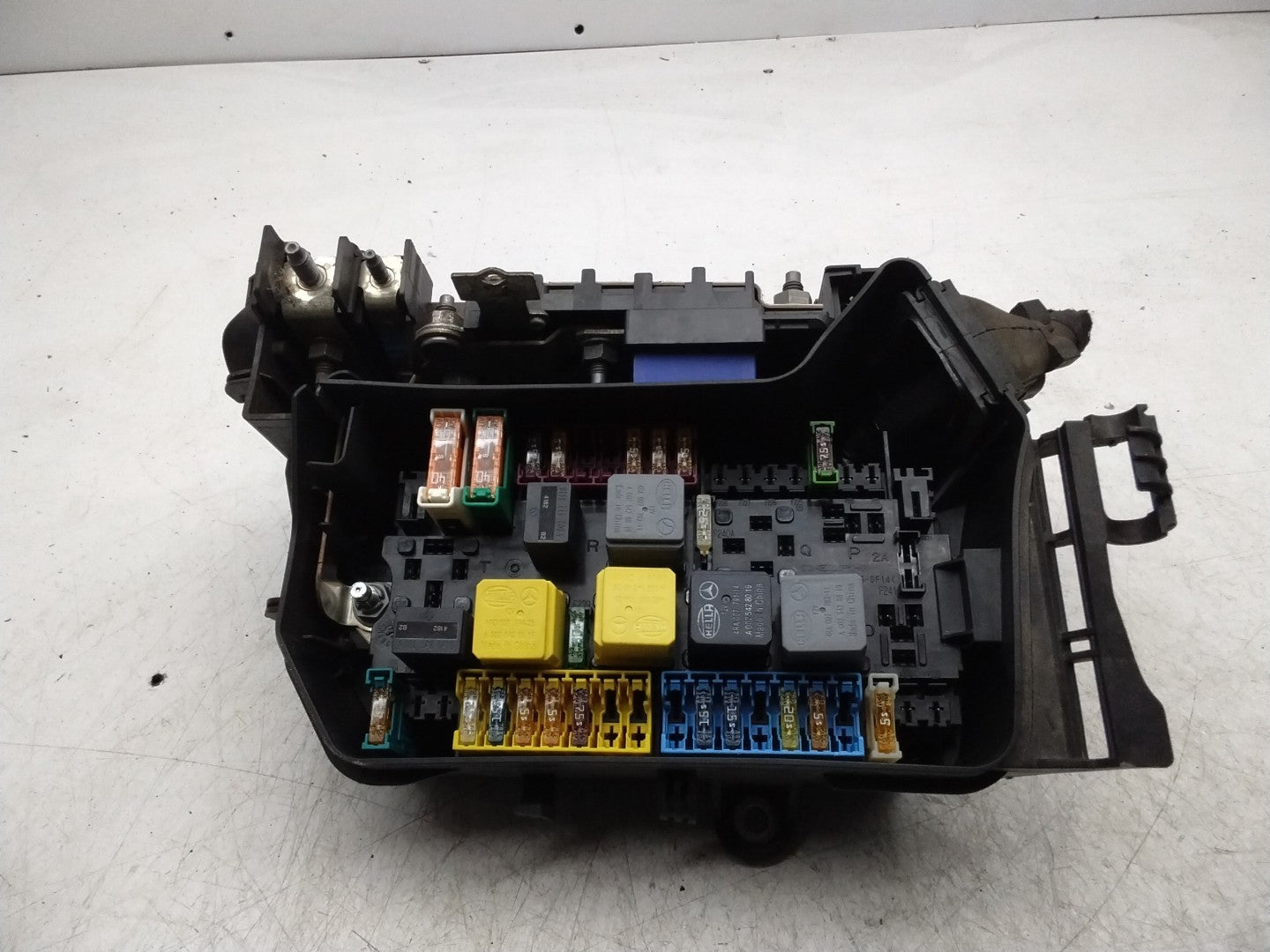 MERCEDES BENZ B-CLASS FUSE RELAY  BOX A2469980601  FMF172