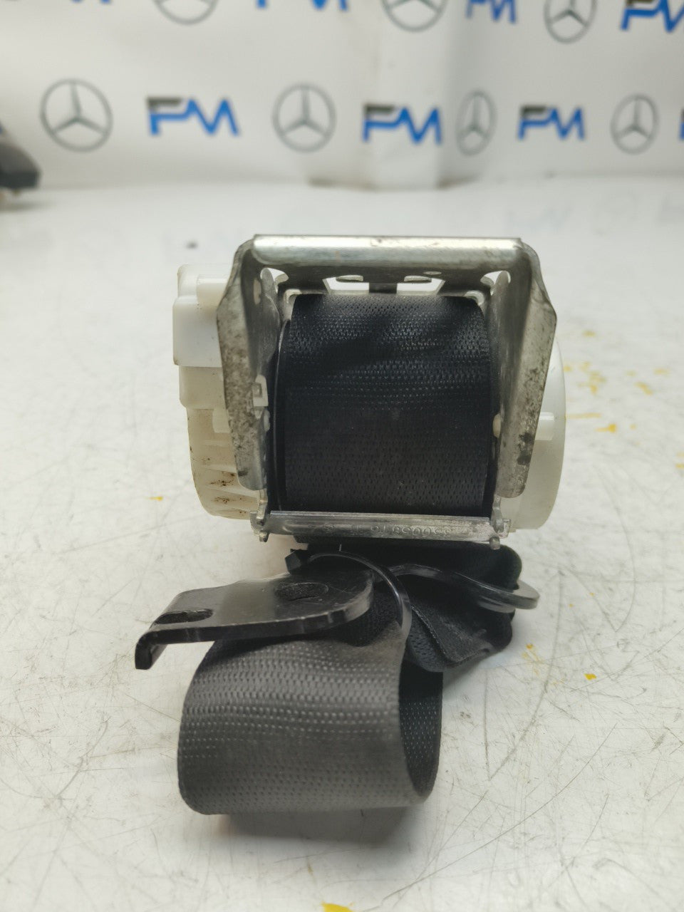  MERCEDES BENZ W212 E CLASS REAR MIDDLE CENTRE SEAT BELT A2128605785 FMS37