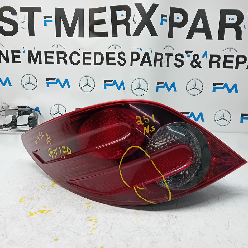 MERCEDES R-CLASS W251 PASSENGER SIDE NS REAR TAIL LIGHT FMT170 (Damaged)