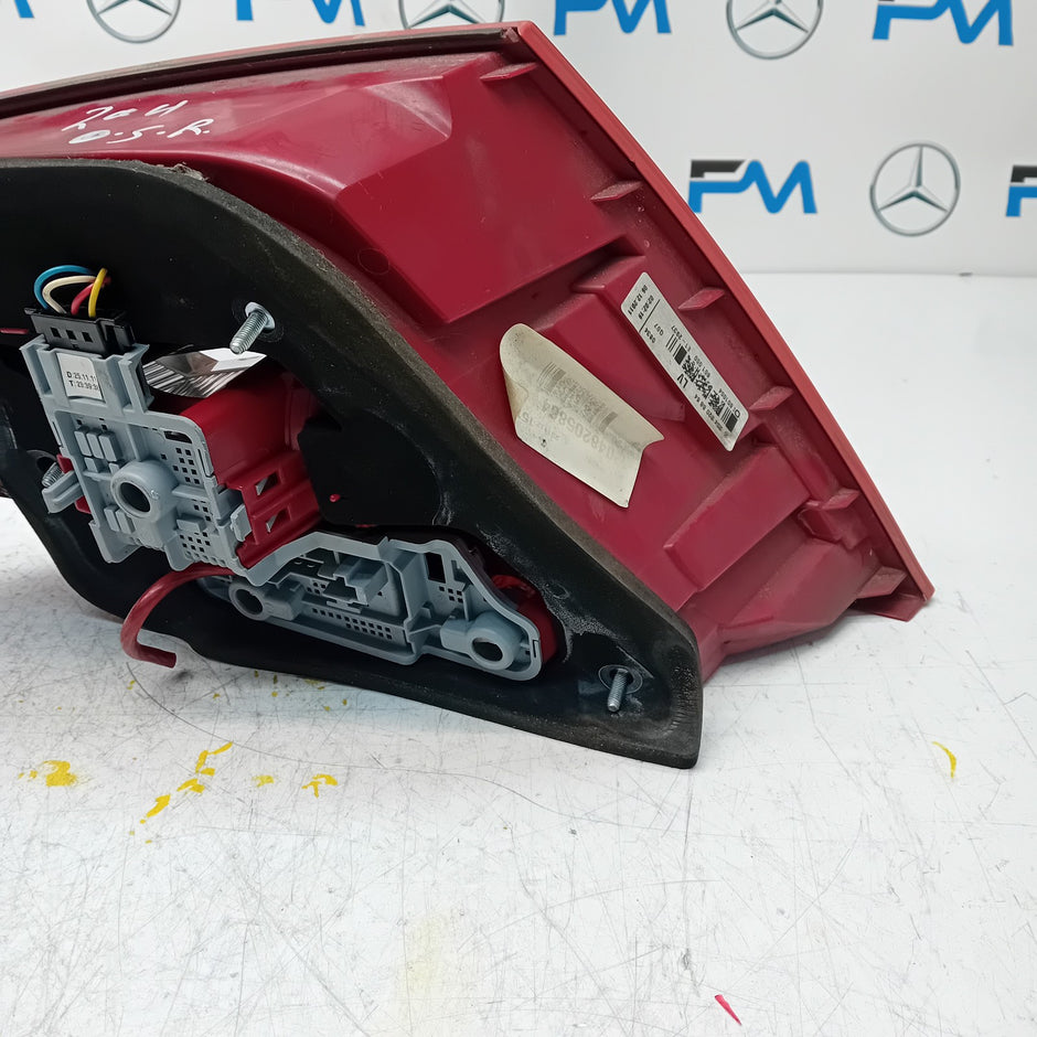 MERCEDES C-CLASS W204 DRIVER SIDE OS REAR TAIL LIGHT A2048205864 2011 FMT119