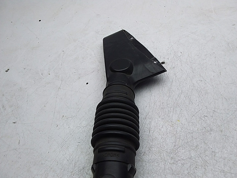 OUTLANDER AIR INTAKE TUBE 2.4 PETROL FMI37 1505A661