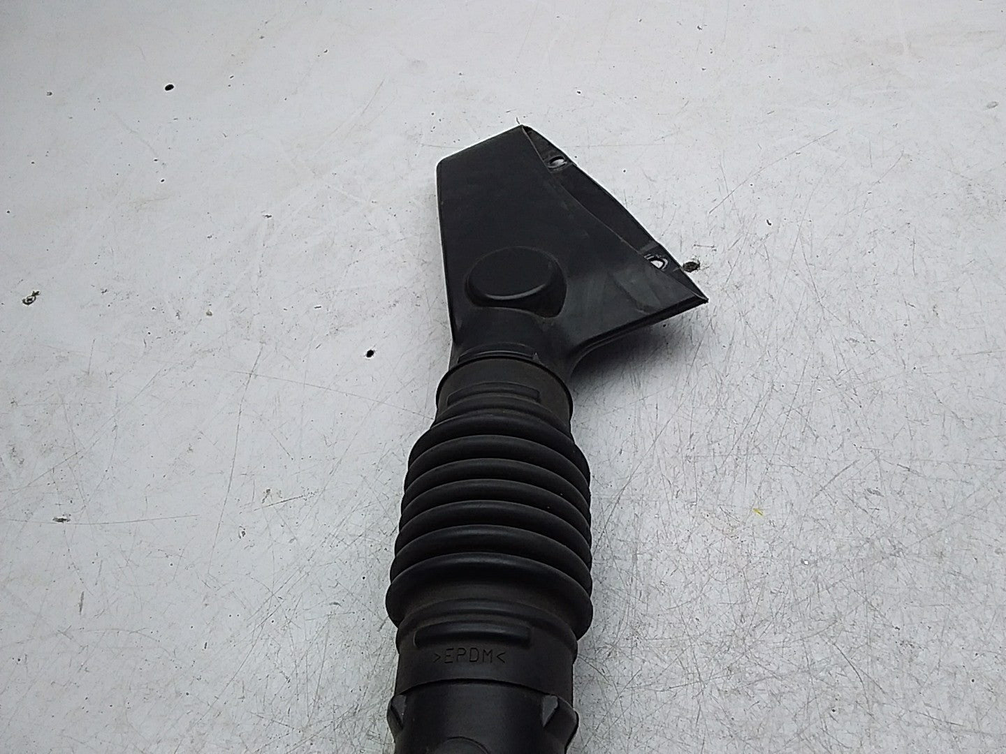 OUTLANDER AIR INTAKE TUBE 2.4 PETROL FMI37 1505A661