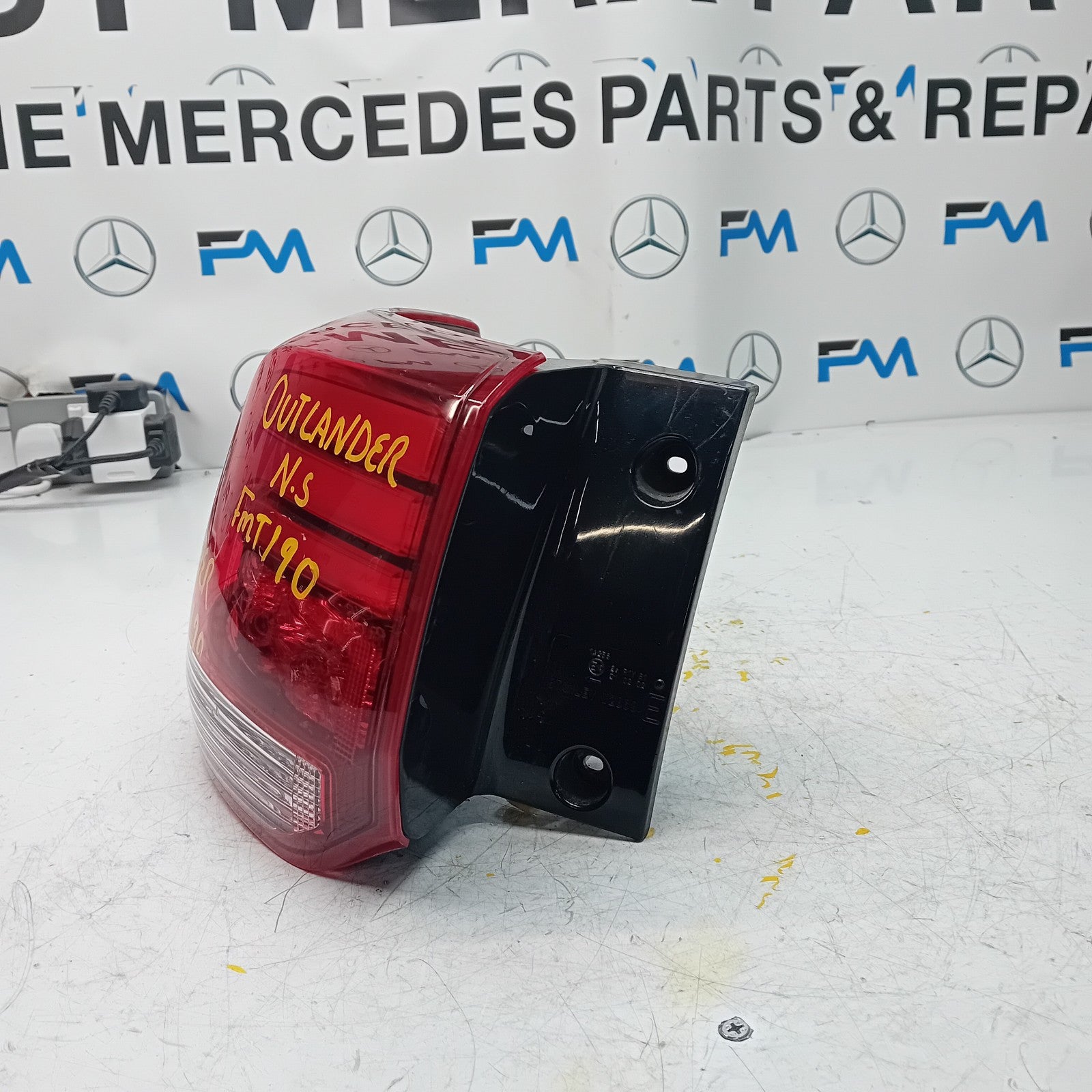 MITSUBISHI OUTLANDER PASSENGER SIDE NS REAR TAIL LIGHT FMT190 HALF LED