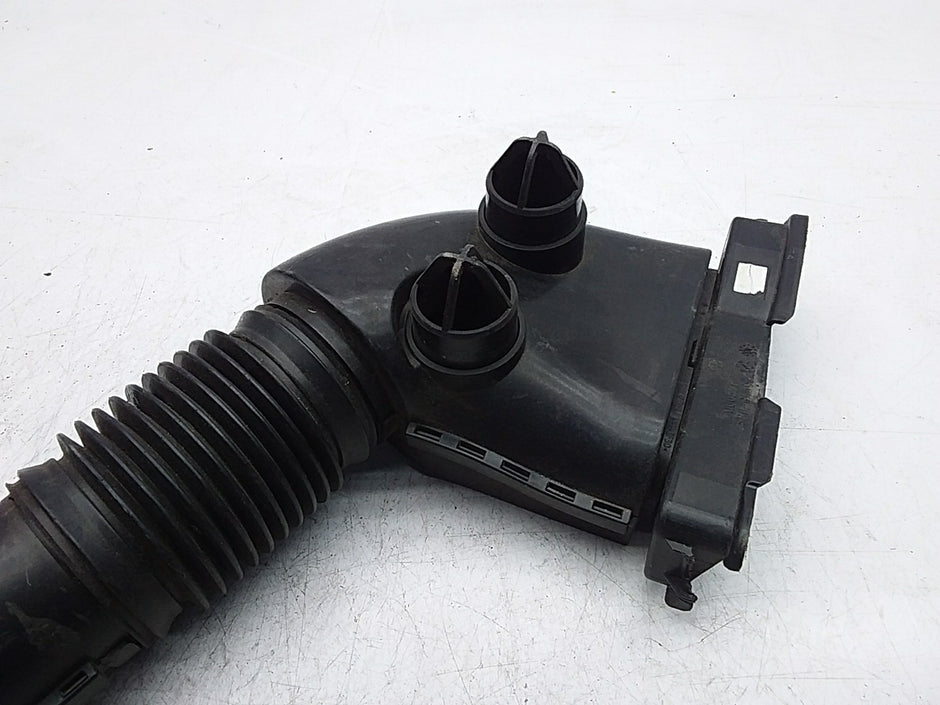 MERCEDES BENZ E-CLASS W213 AIR INTAKE TUBE A640940097 FMI23