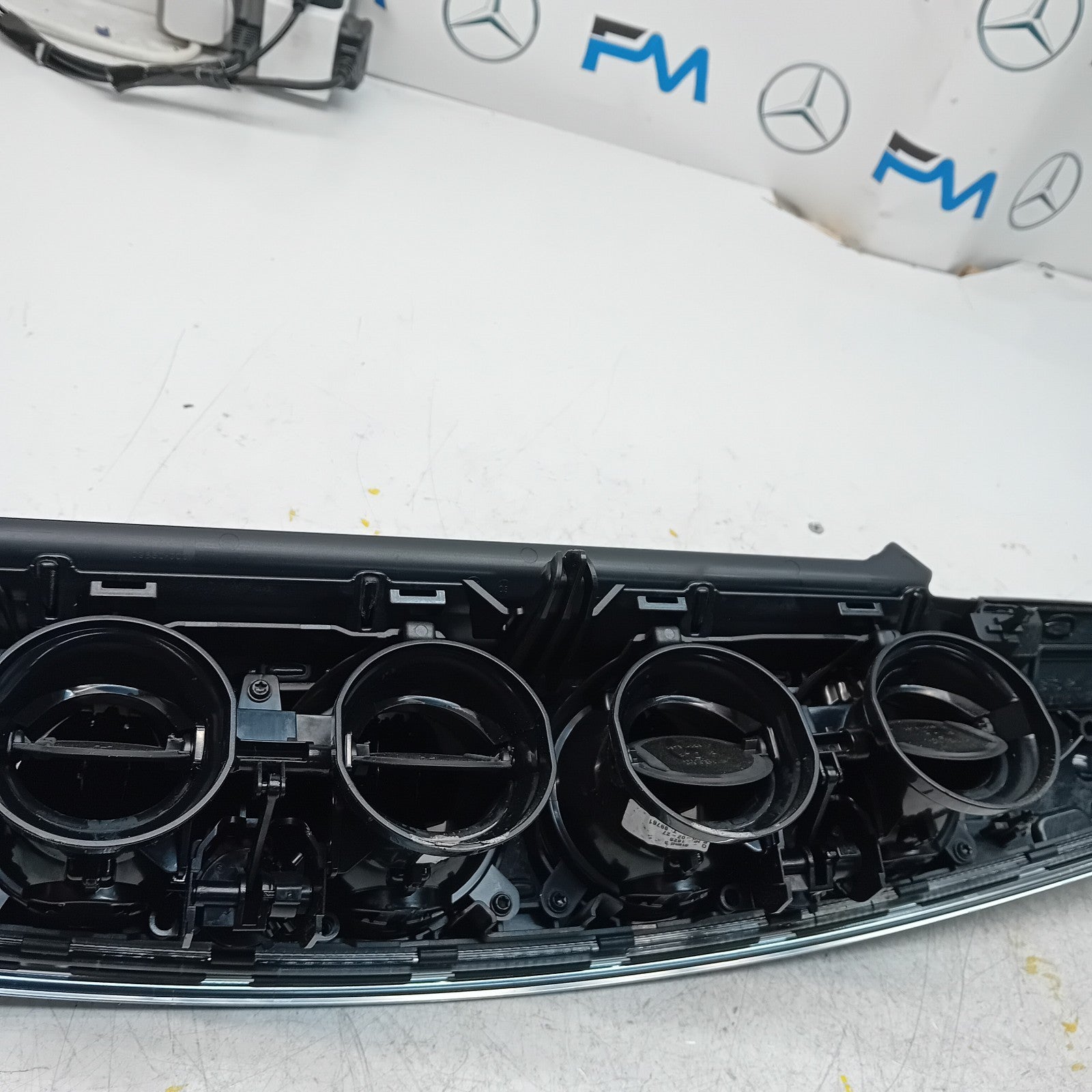 MERCEDES E CLASS W213  DASHBOARD TRIM PANEL + 4 AIR VENT  A2136809304 FM001071