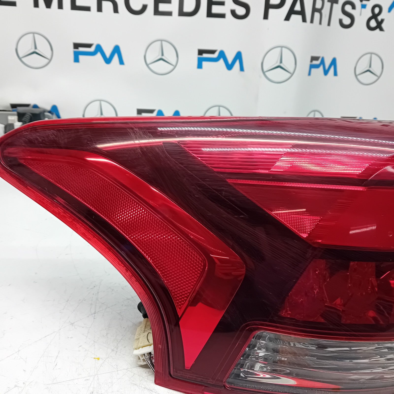 MITSUBISHI OUTLANDER MK3 2015-19 PASSENGER SIDE NS OUTER REAR TAIL LIGHT FMT137