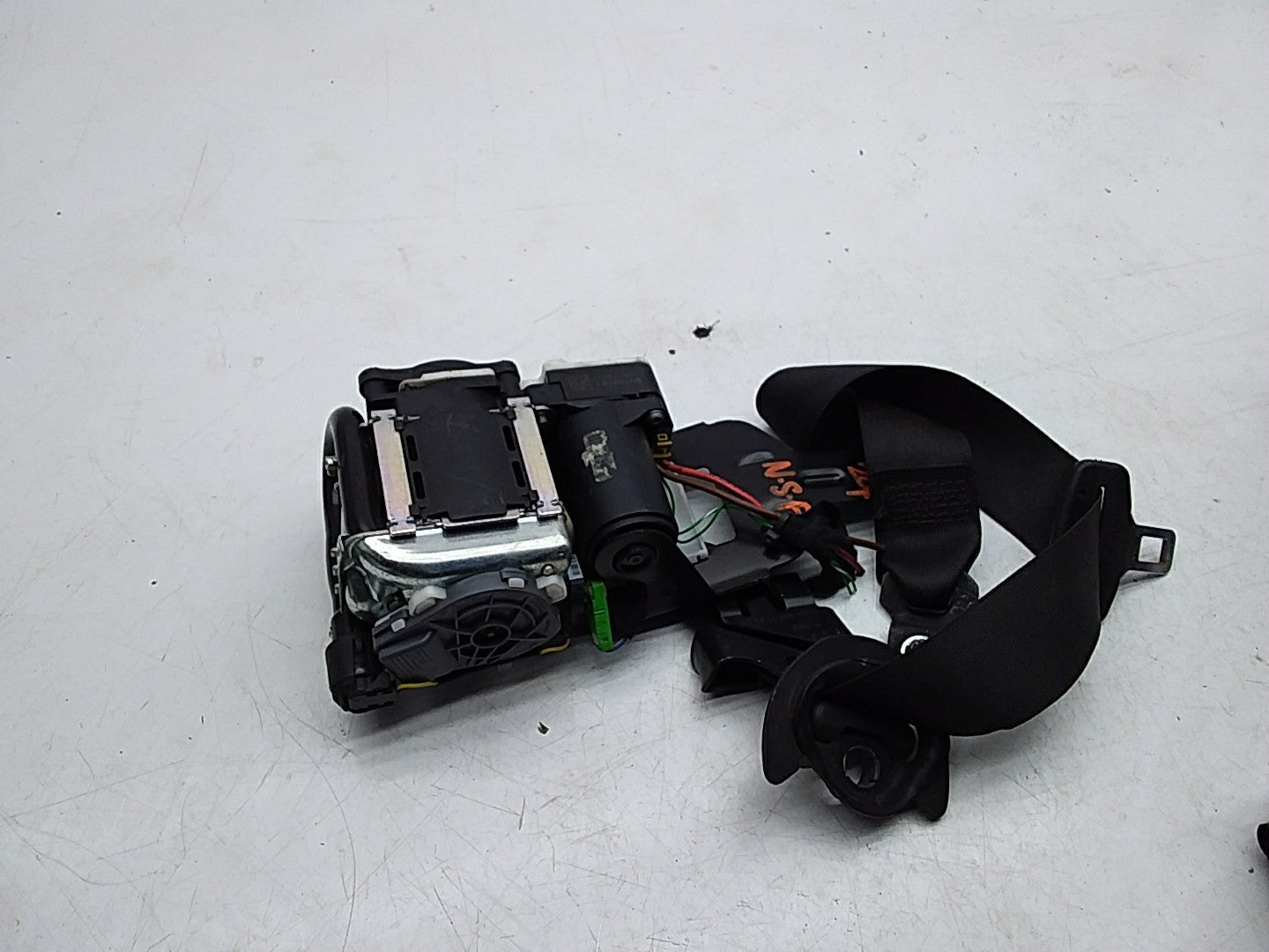 MERCEDES C-CLASS W204 SEAT BELT FRONT LEFT PASSENGER SIDE A2048604586 FMS223 NSF