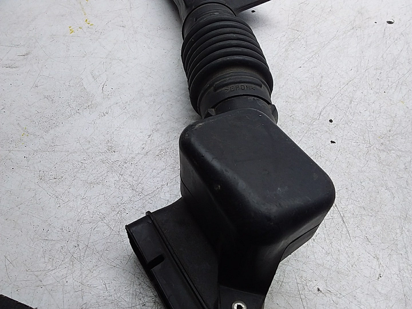 MITSUBISHI OUTLANDER AIR INTAKE TUBE  FMI62 1505A661