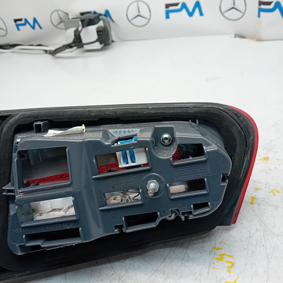 MERCEDES GLC W253 PASSENGER SIDE NS REAR TAIL LIGHT A2539068100 2016 FMT164