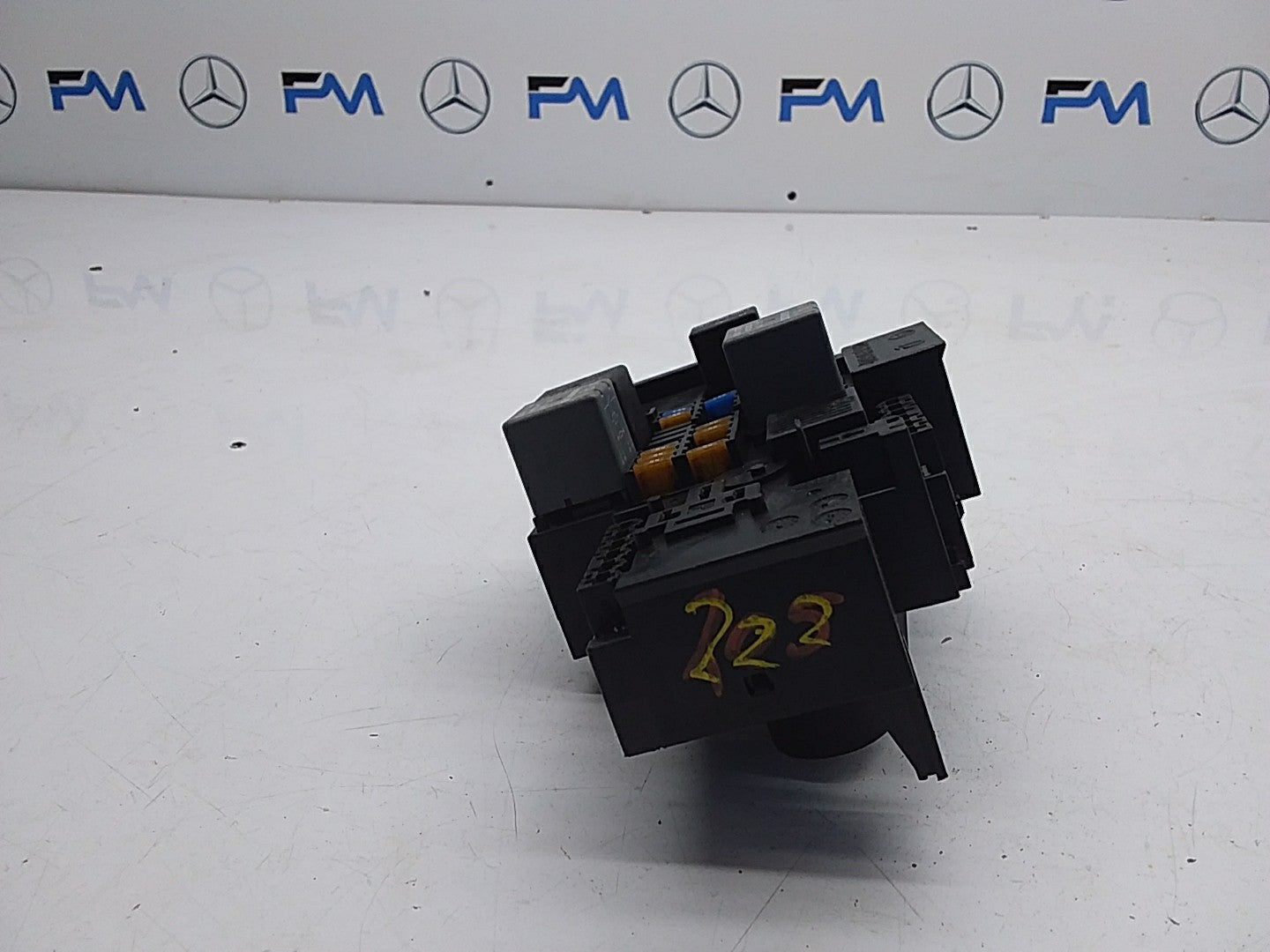 MERCEDES BENZ S-CLASS W222 FUSE BOX RELAY  A2229063202 FMF73