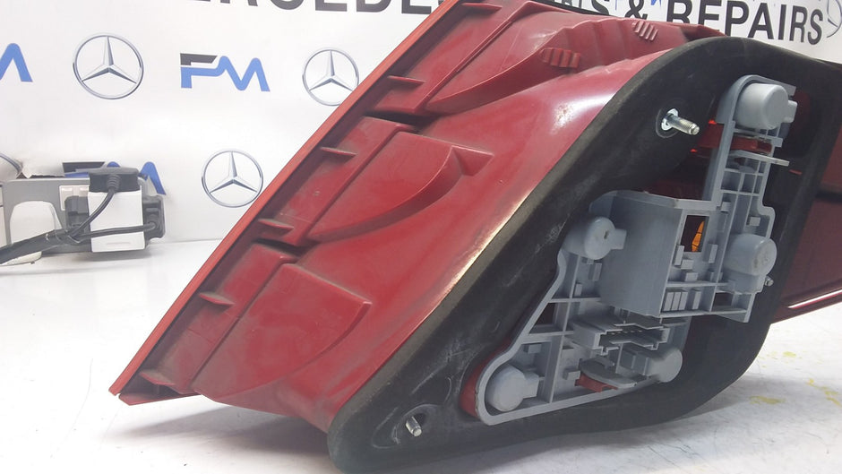 MERCEDES C-CLASS W204 PASSENGER SIDE NS REAR TAIL LIGHT A2048202964 2008 FMT105