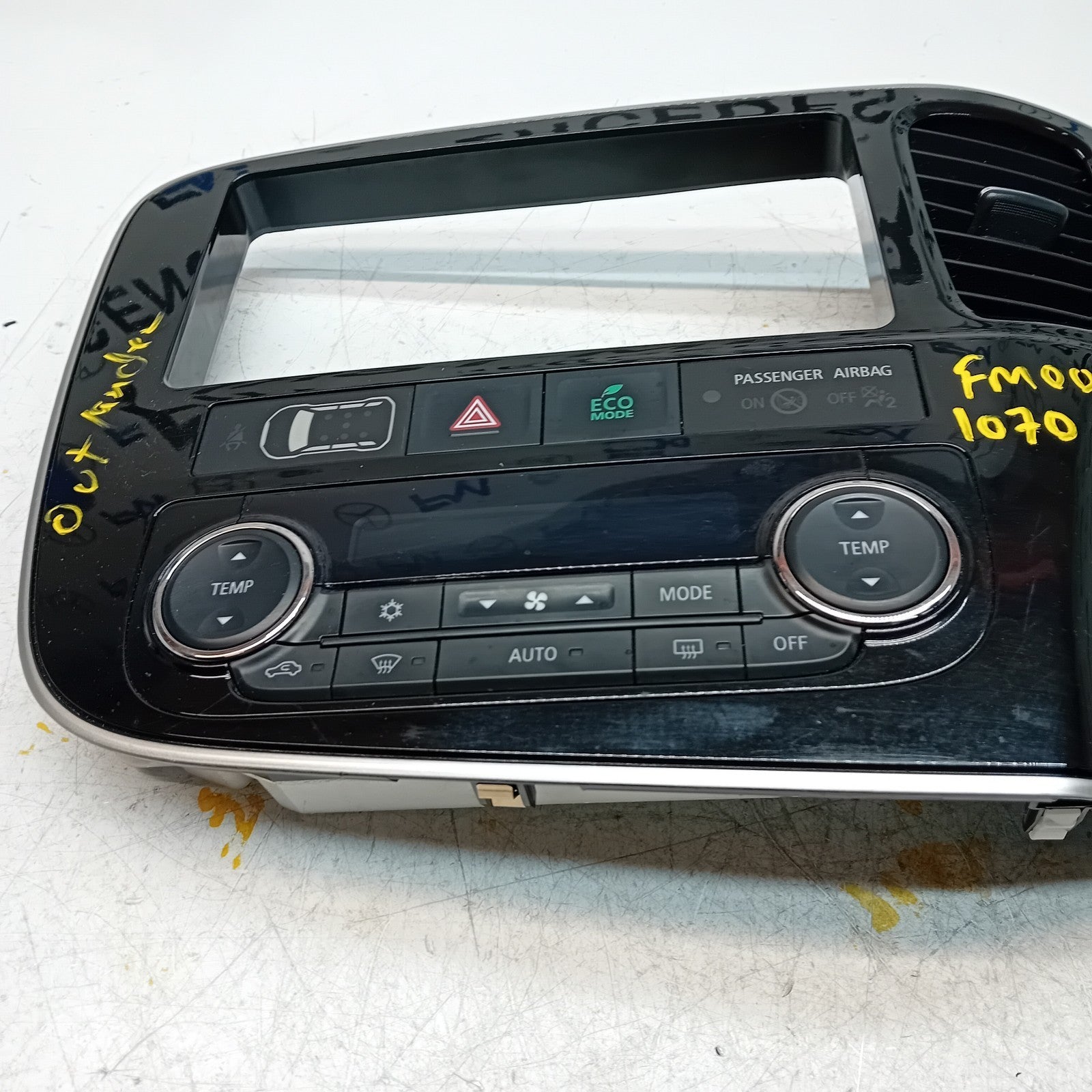 MITSUBISHI OUTLANDER PHEV HEATER  CONTROL PANEL CAB502A043A C68372 FM001070