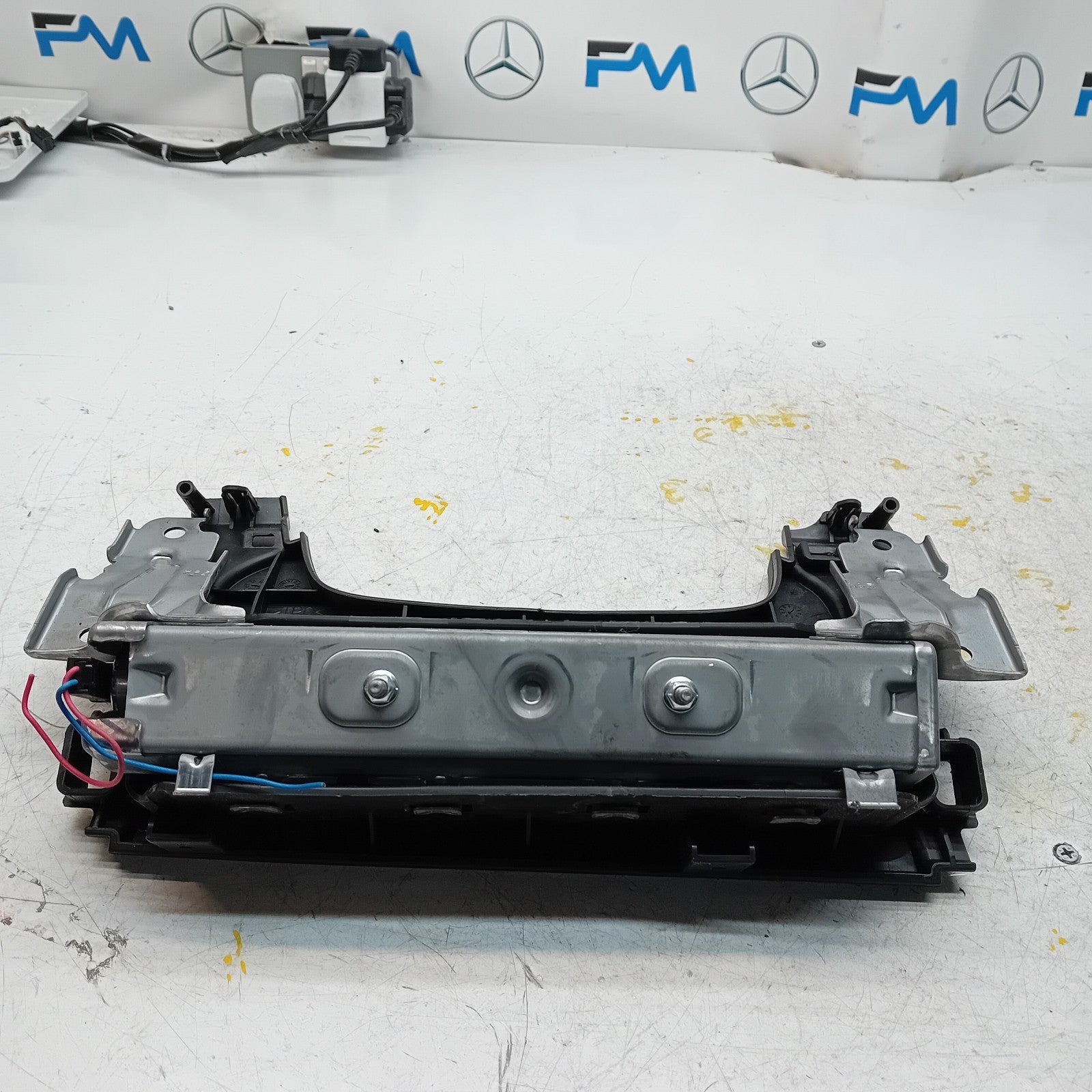MITSUBISHI OUTLANDER MK3 KNEE AIR SRS BAG RIGHT DRIVER SIDE 7030A-31754 FM00988